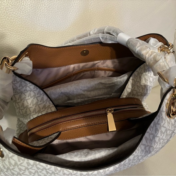 Michael Kors Fulton handbag. Large charm shoulder tote.  Vanilla. - Picture 13 of 16